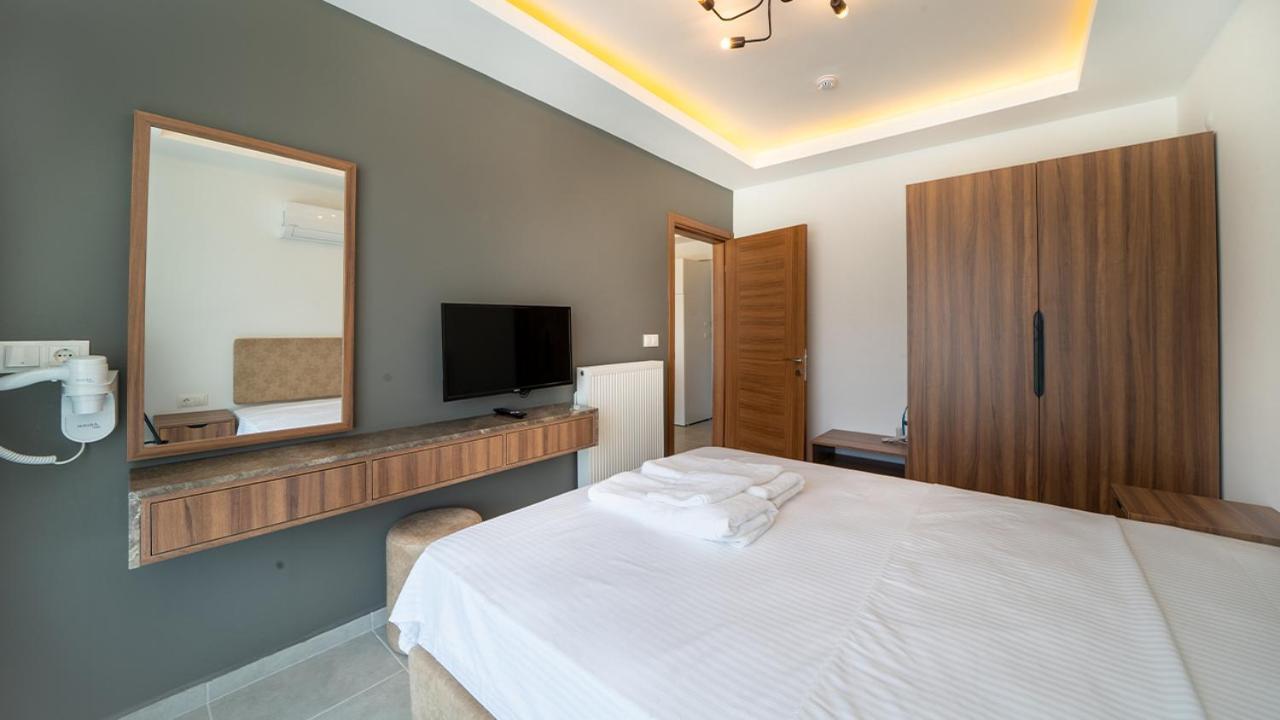 Midpoint Suites Fethiye Esterno foto